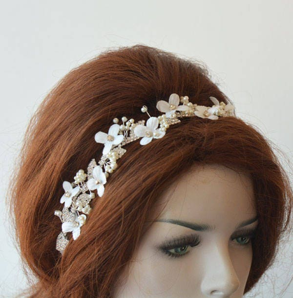 White Floral Pearl Bridal Headband - Image 5
